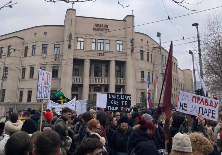 Okupljanje studenata nakon povređivanja studentkinje kolima; Foto: Sonja Jovanović