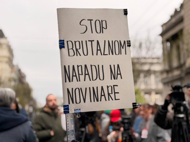 Transparent Stop brutalnom napadu na novinare