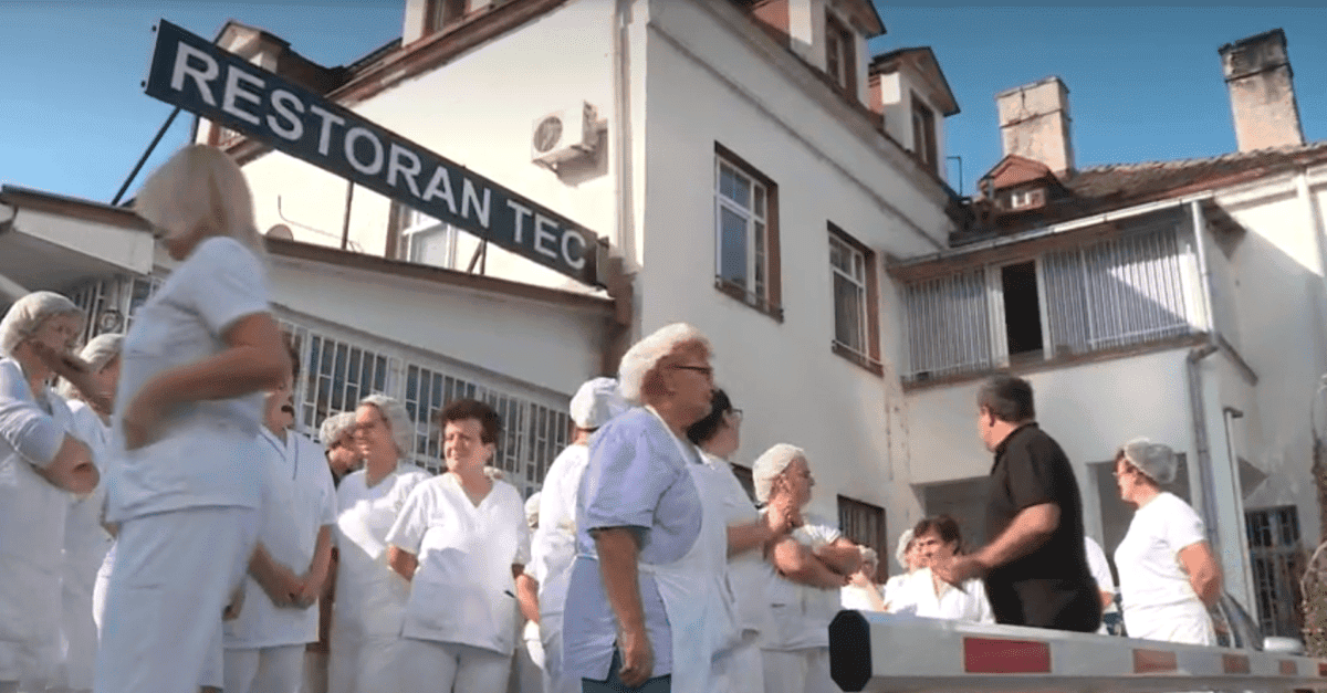 Radnice ispred TEC Kliničkog centra Srbije