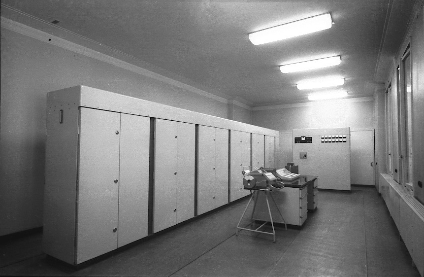 CER-10_computer,_Tanjug_1963.