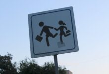 Saobraćajni znak za školu