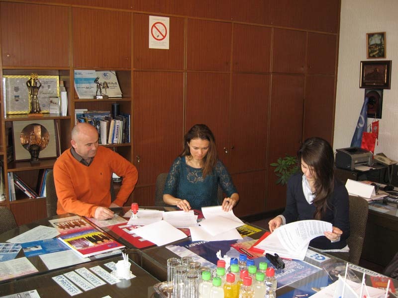 Potpisivanje sporazuma o saradnji između SSSNS i studentskih i civilnih udruženja. Foto: Savez samostalnih sindikata Srbije Novi Sad