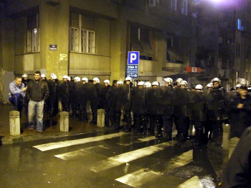 Jedan od policijskih kordona ispred galerije; Foto: Kontekst