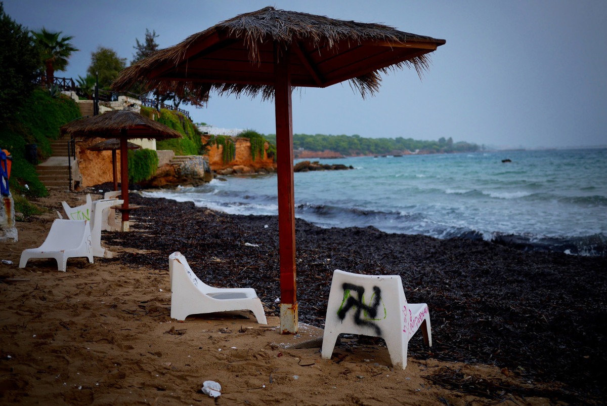 Isečak iz filma Devojke zlatne zore