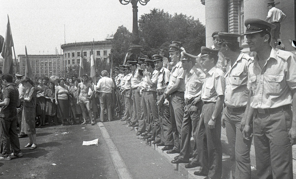 Protest radnika Borova 1988; Izvor: Arhiv Jugoslavije - AJ-112-L-11703-117