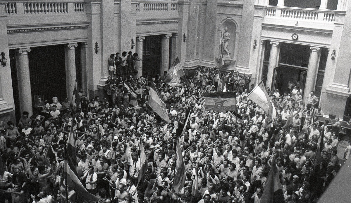 Protest radnika Borova 1988; Izvor: Arhiv Jugoslavije - AJ-112-L-11703-135