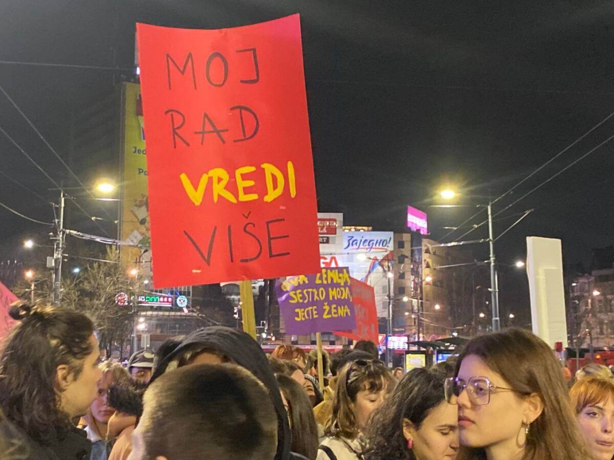 Transparent sa marša za Osmi mart