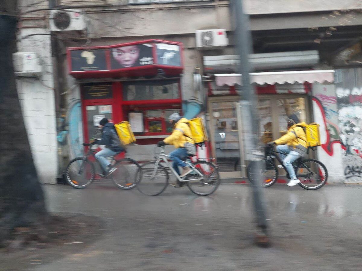 Dostavljači Foto: Mašina