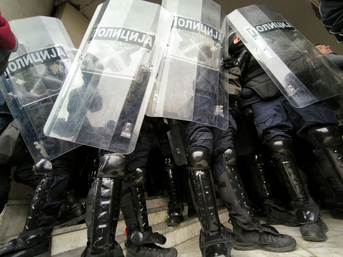 Policija ispred Skupštine Novog Sada; Foto: Mašina