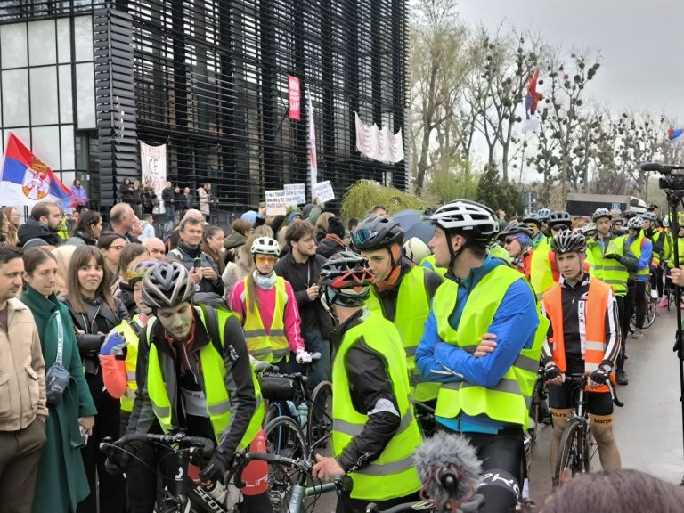Ispraćaj studenata biciklista iz Novog Sada