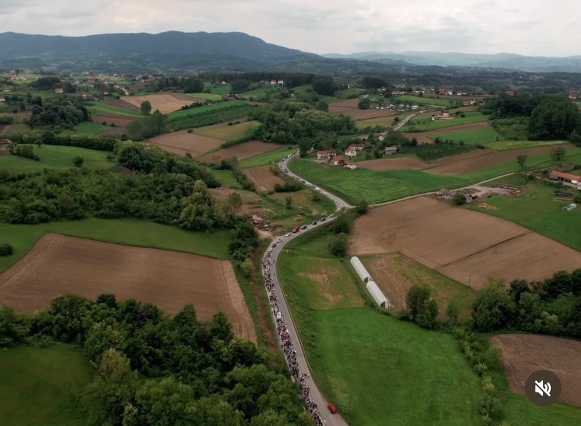 Studenti-pešaci na putu ka Loznici; Foto: Stefan Kostić