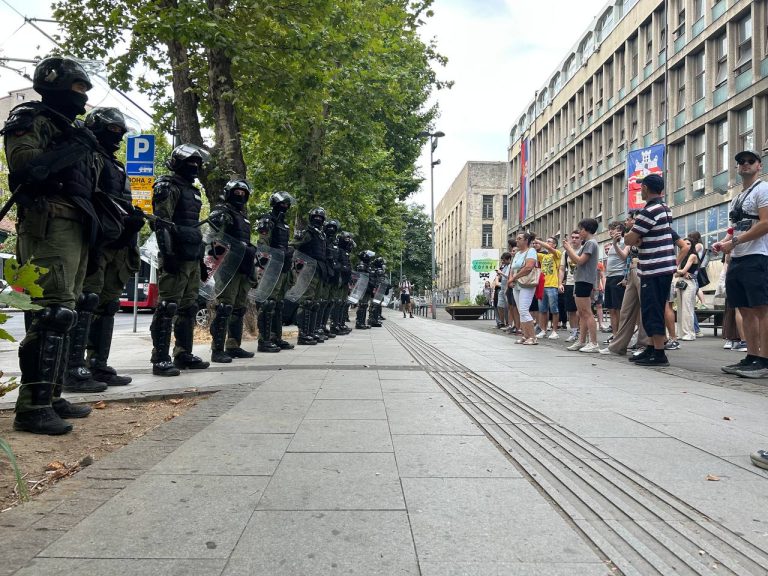 Blokada ispred Mašinskog fakulteta u Beogradu; Foto: Mašina