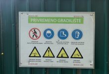 Tabla "Privremeno gradilište