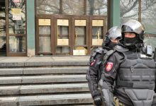 Policija ispred Osnovnog Suda u Novom Sadu