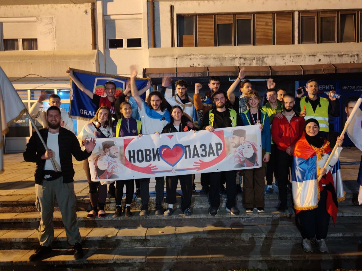 Studenti koji šetaju iz Novog Pazara