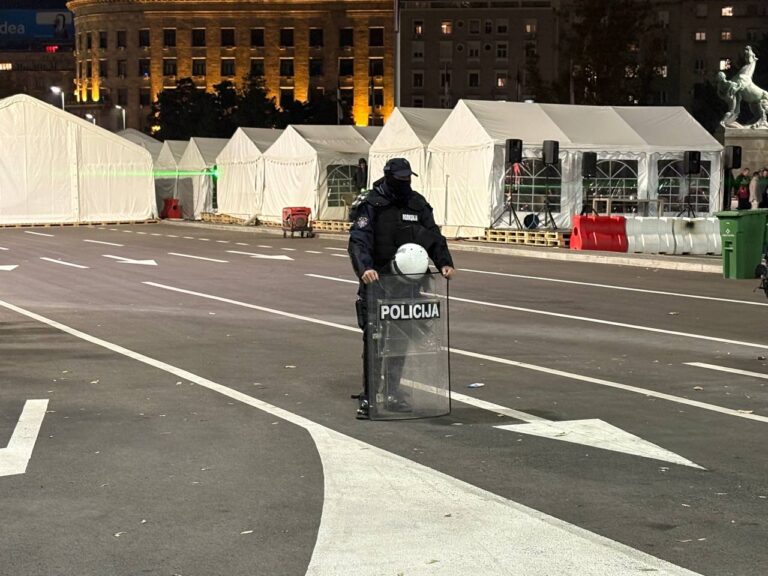 Šatorsko naselje ispred Narodne skupštine