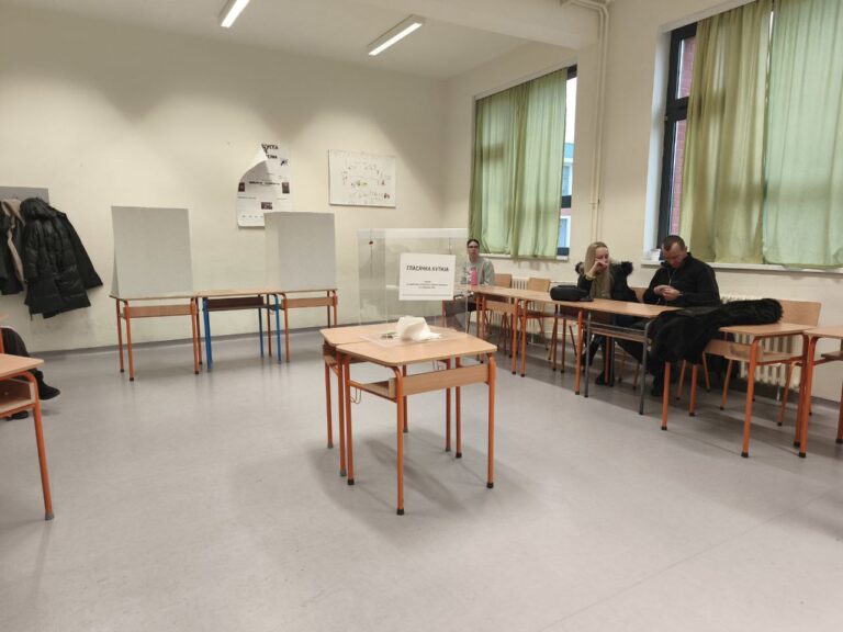 Glasačko mesto u Mionici