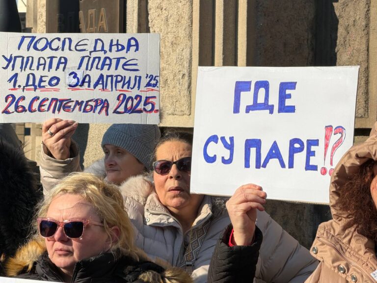 Protest radnica Apoteka Beograd ispred Vlade Republike Srbije