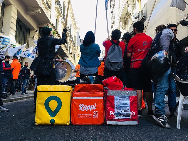 protest dostavljača koji rade preko aplikacija