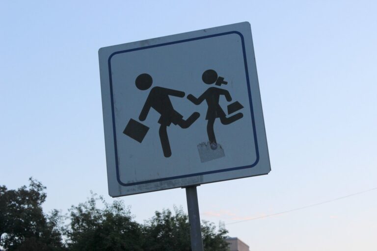 Saobraćajni znak za školu