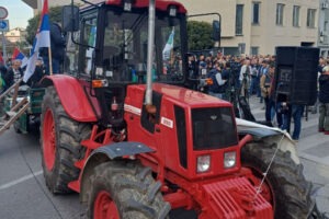 Foto: traktor ma blokadi