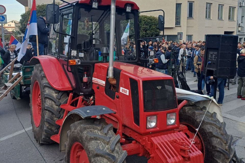 Foto: traktor ma blokadi