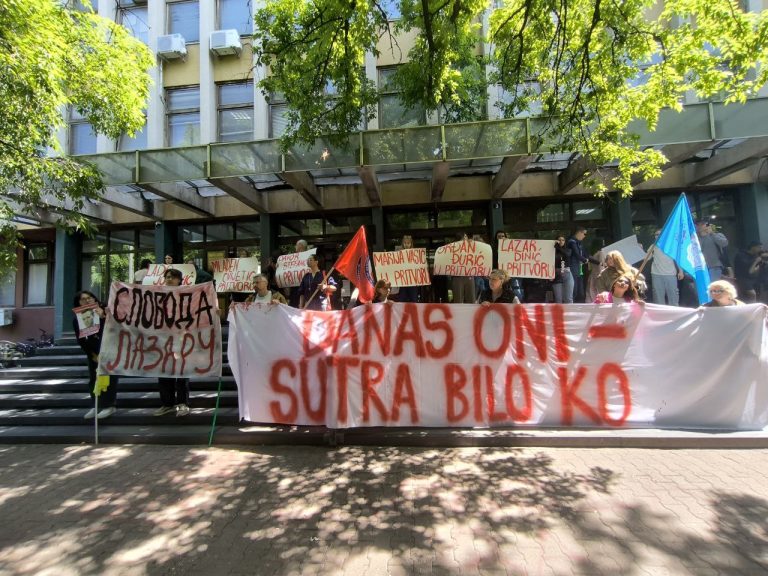 Protest ispred suda u Novom Sadu