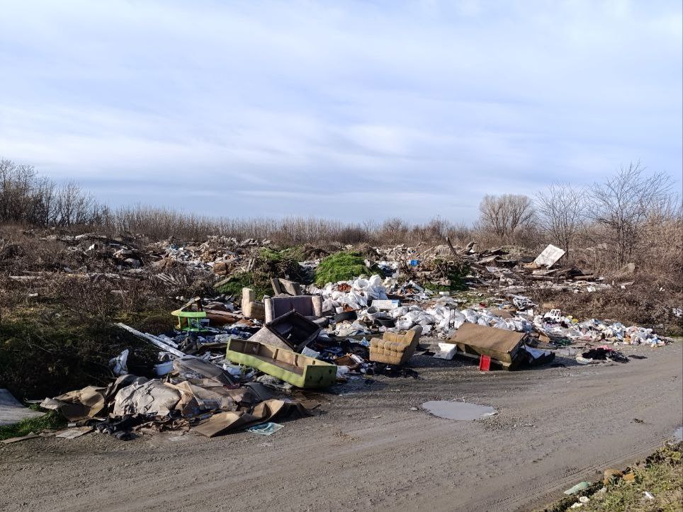 Divlja deponija u Zemunu