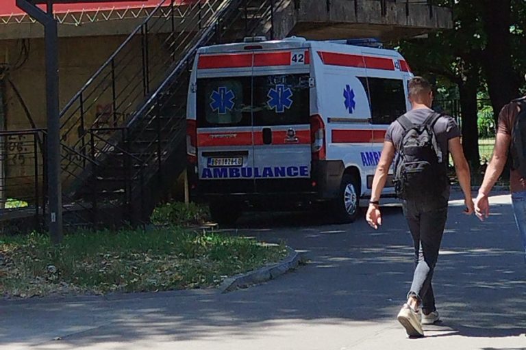 Vozilo Hitne pomoći na Adi Ciganliji; Foto: Pokret Meri