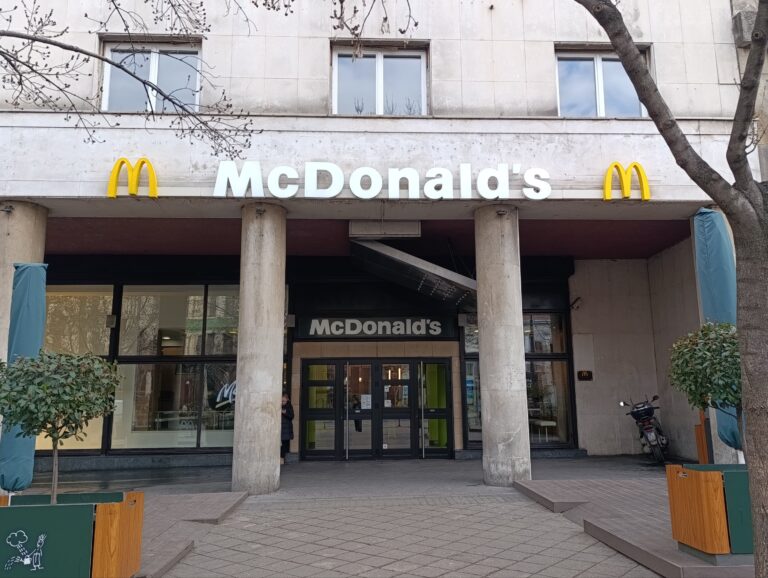 Mekdonalds restoran u Beogradu